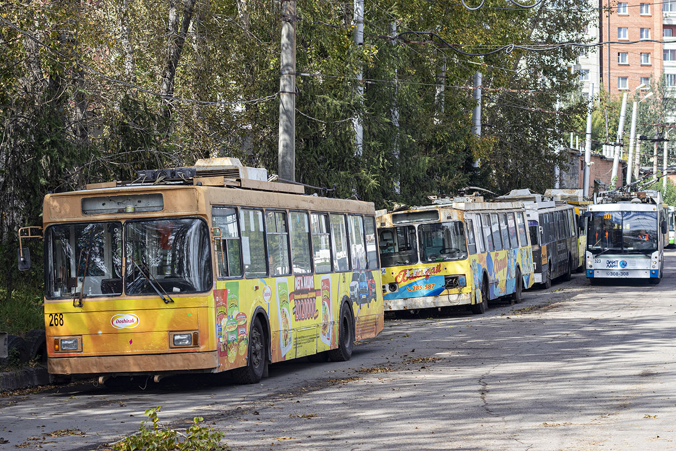 Иркутск, ВМЗ-5298.00 (ВМЗ-375) № 268; Иркутск, Тролза-5265.00 «Мегаполис» № 323