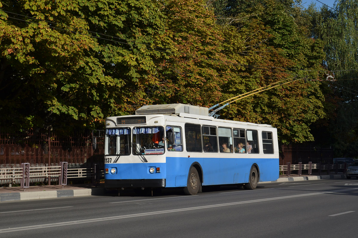 Брянск, ЗиУ-682ГМ1 (с широкой передней дверью) № 1137
