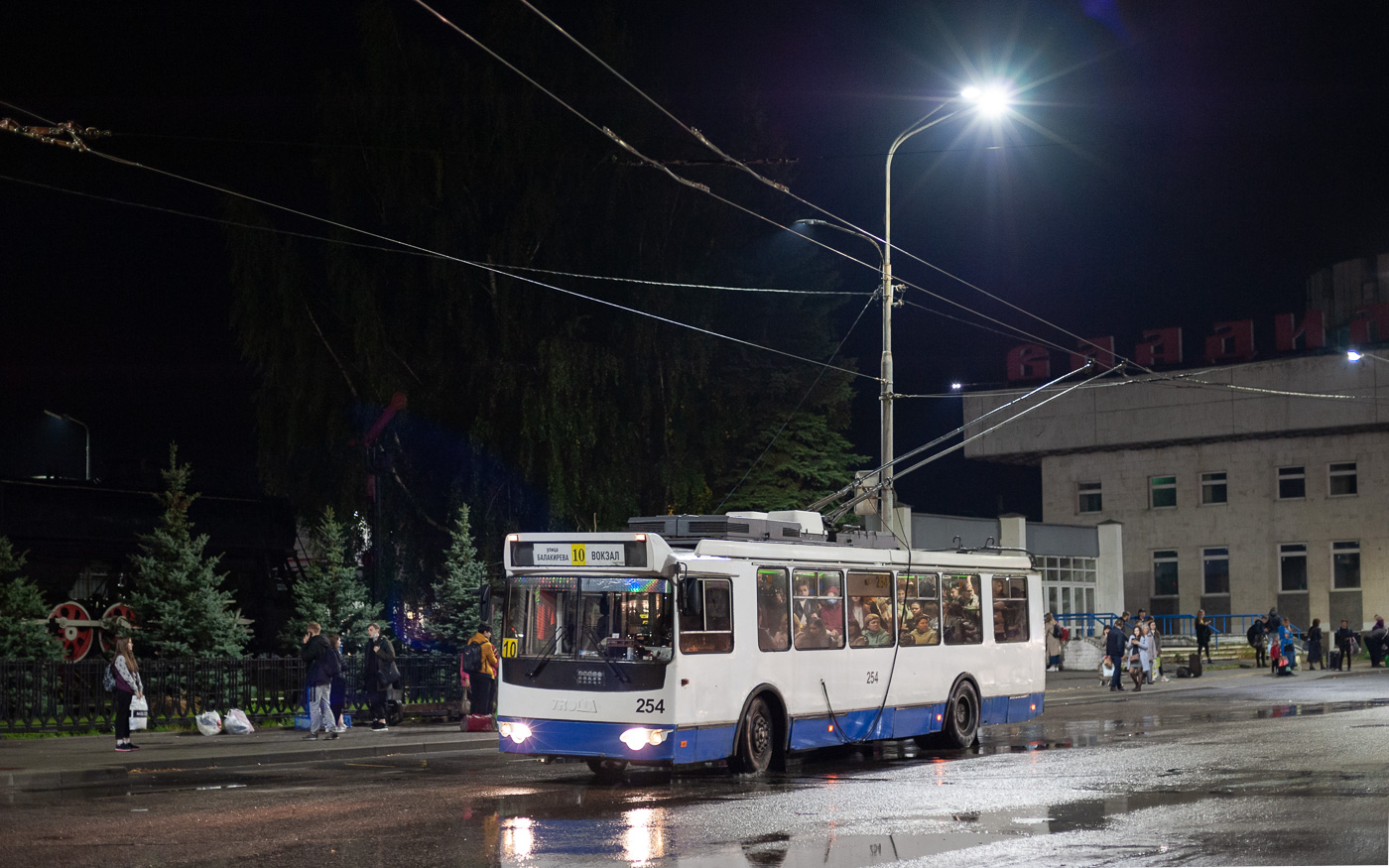 Vladimir, ZiU-682G-016.04 č. 254