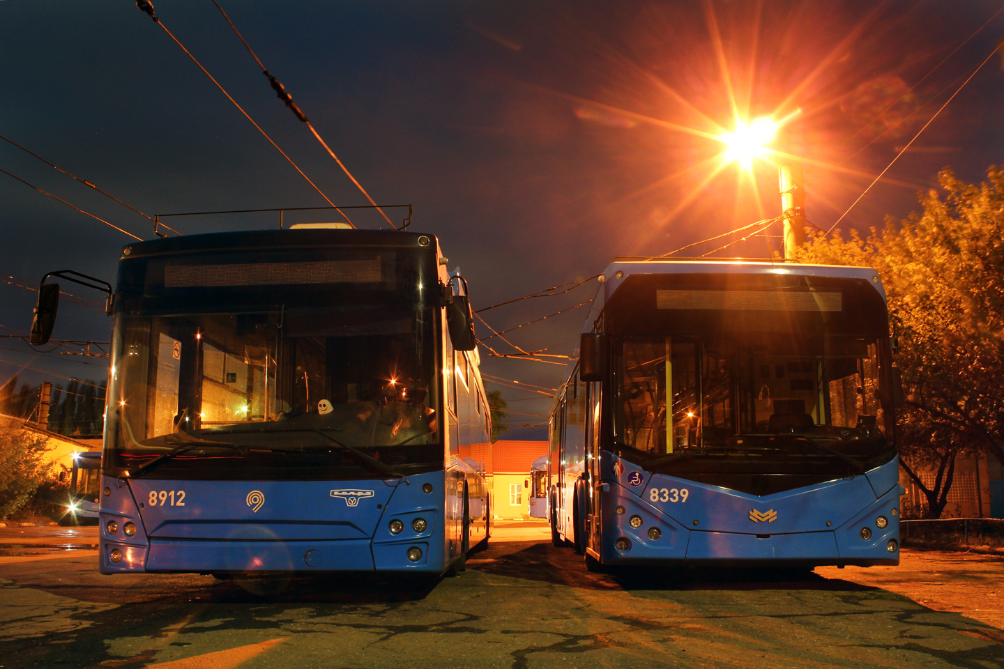 Саратов, СВАРЗ-МАЗ-6275 № 8912; Саратов, БКМ 321 № 8339 Саратов, СВАРЗ-МАЗ-6275 № 8912; Саратов, БКМ 321 № 8339