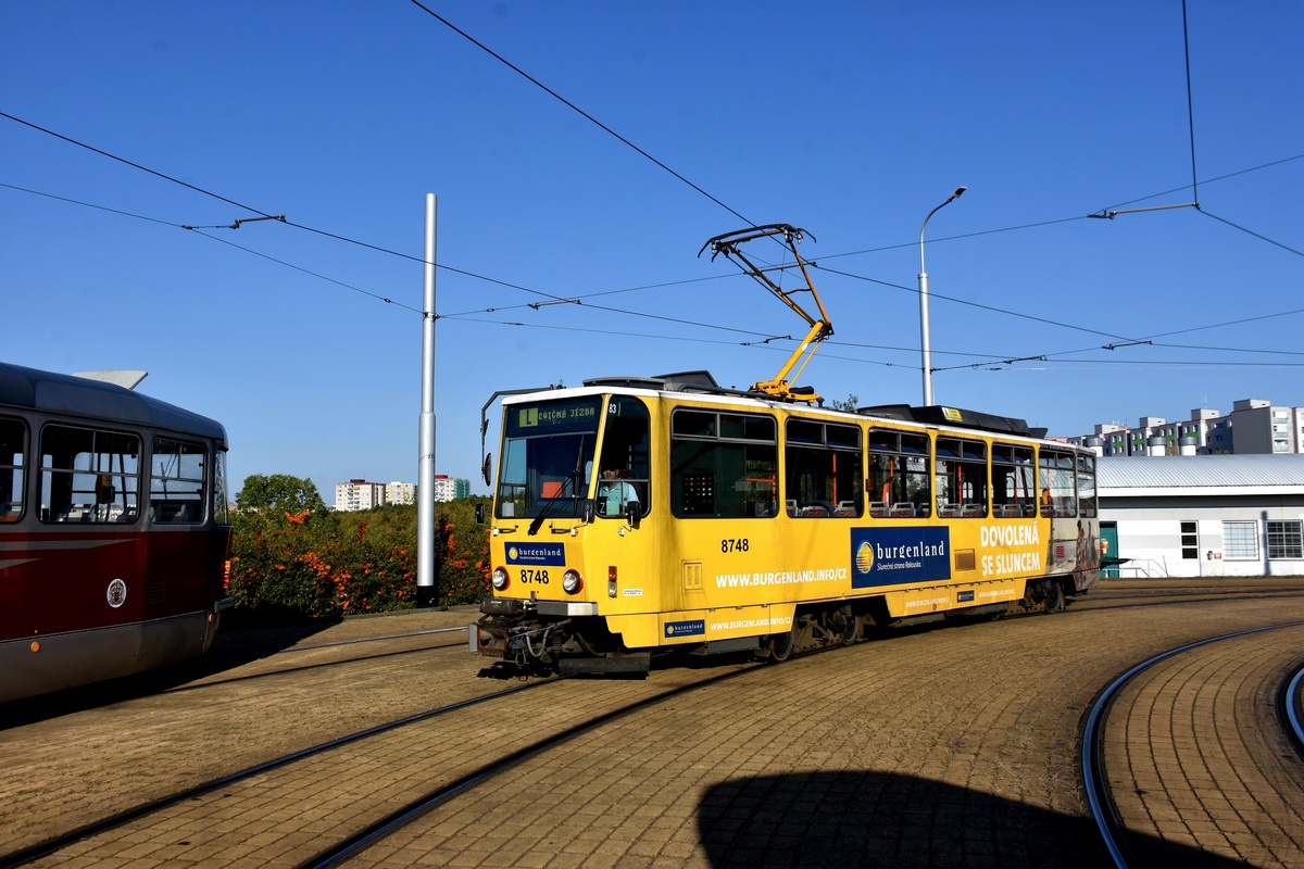 Prága, Tatra T6A5 — 8748