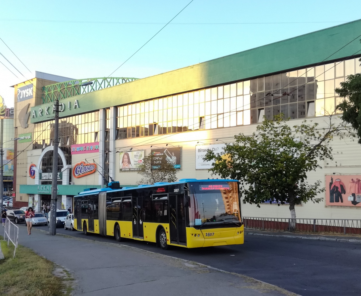 Kyjev, LAZ E301D1 č. 1607