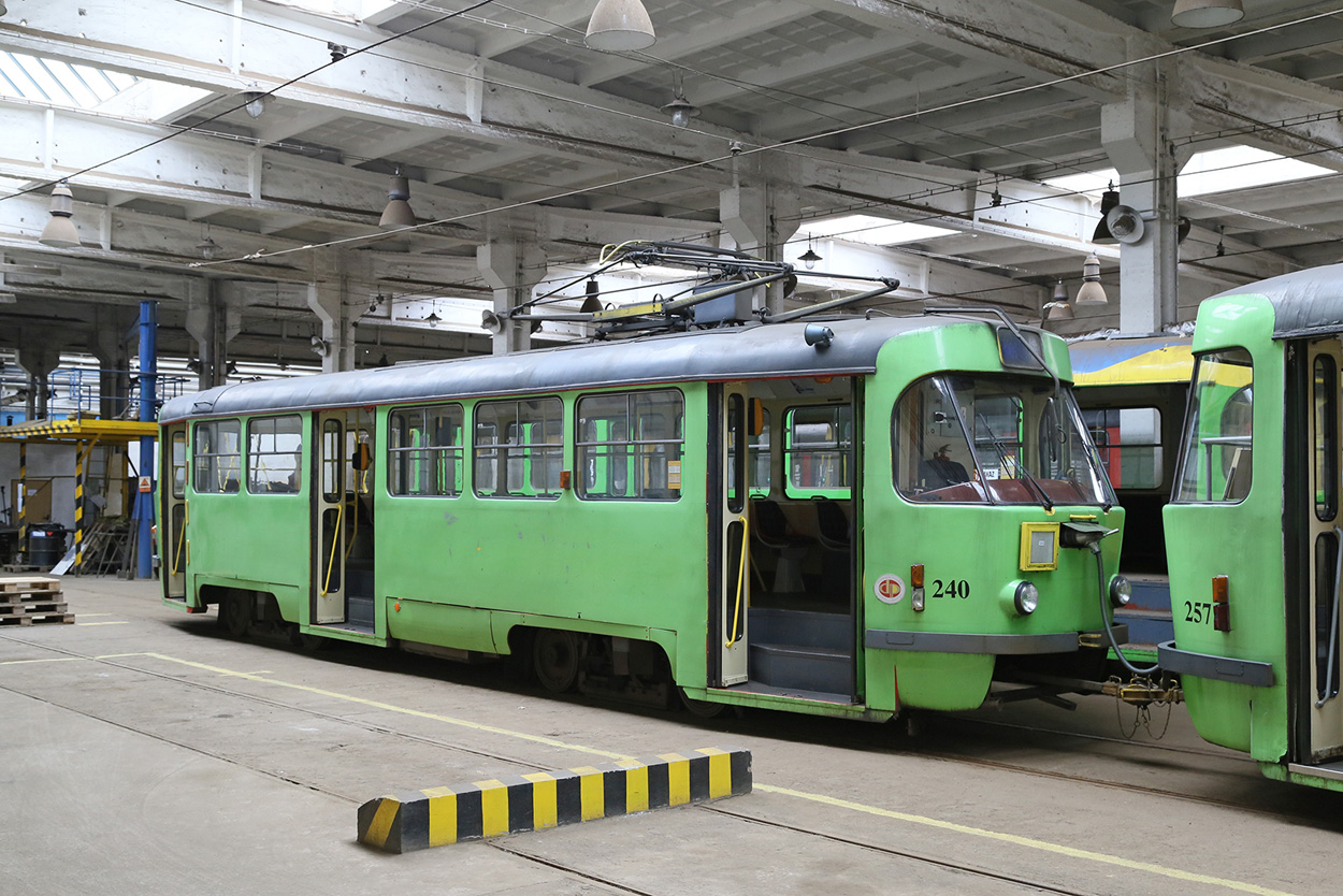 Мост ― Литвинов, Tatra T3M.3 № 240
