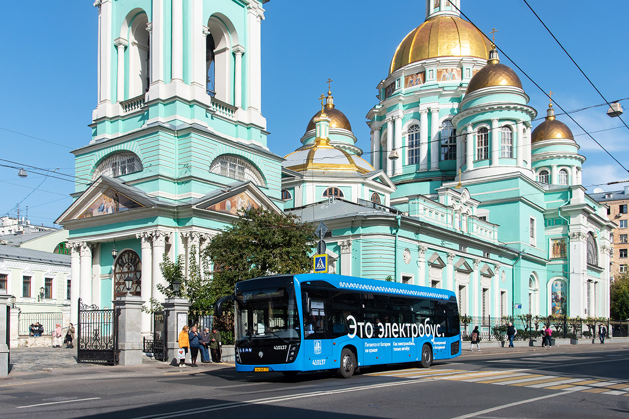 Москва, КАМАЗ-6282 № 410137