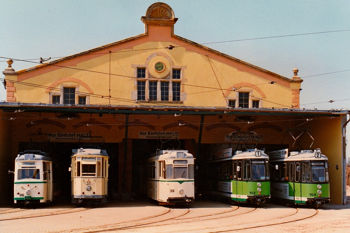 Halberstadt, LOWA ET54 № 36; Halberstadt, Lindner/AEG 2-axle motor car № 31; Halberstadt, Gotha T57 № 39; Halberstadt, Esslingen GT4 № 153; Halberstadt, Esslingen GT4 № 154; Halberstadt — Photo shooting at the depot (22.04.1996) • Fotoshooting im Depot (22.04.1996) Halberstadt, LOWA ET54 № 36; Halberstadt, Lindner/AEG 2-axle motor car № 31; Halberstadt, Gotha T57 № 39; Halberstadt, Esslingen GT4 № 153; Halberstadt, Esslingen GT4 № 154; Halberstadt — Photo shooting at the depot (22.04.1996) • Fotoshooting im Depot (22.04.1996)