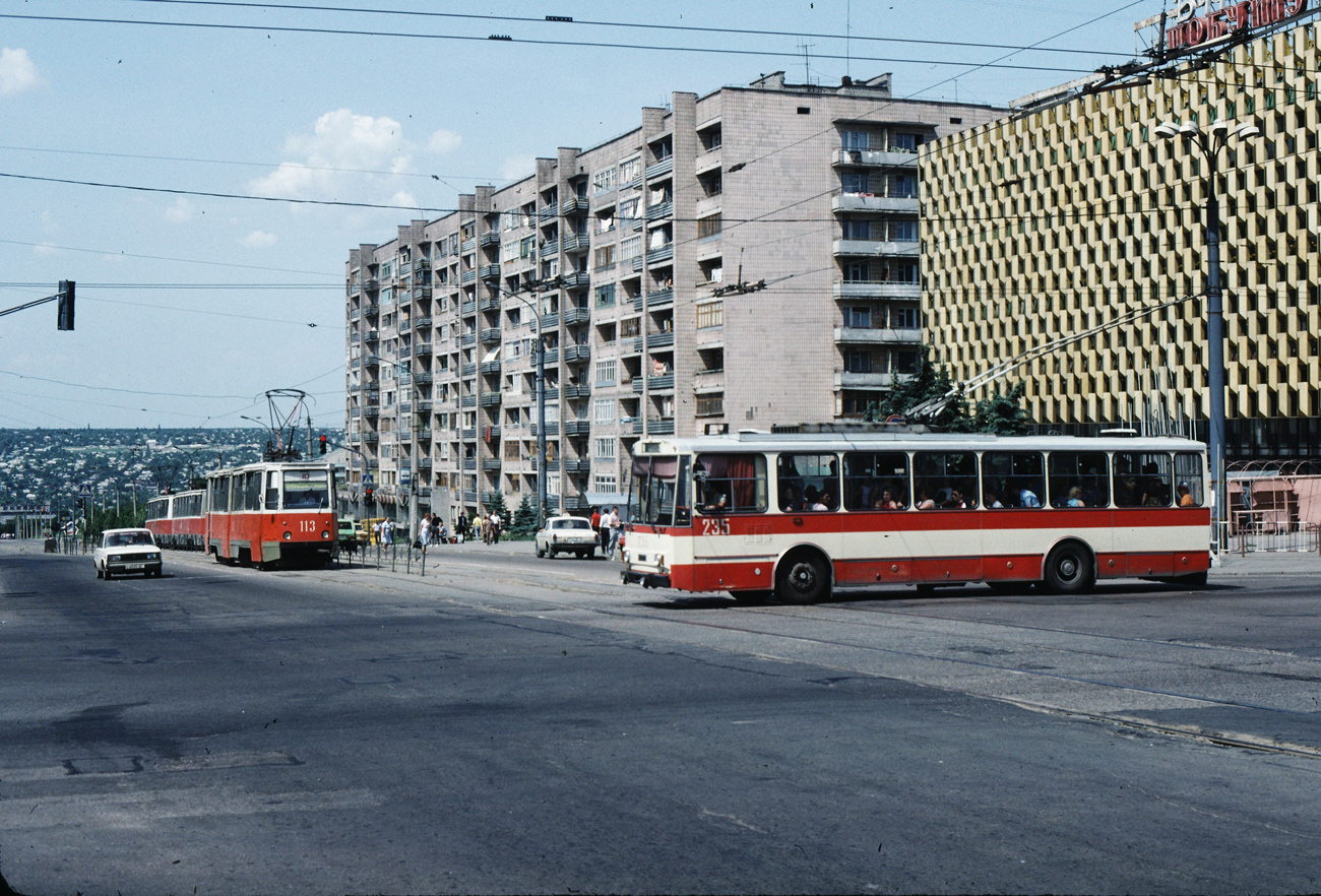 Луганск, Škoda 14Tr89/6 № 235