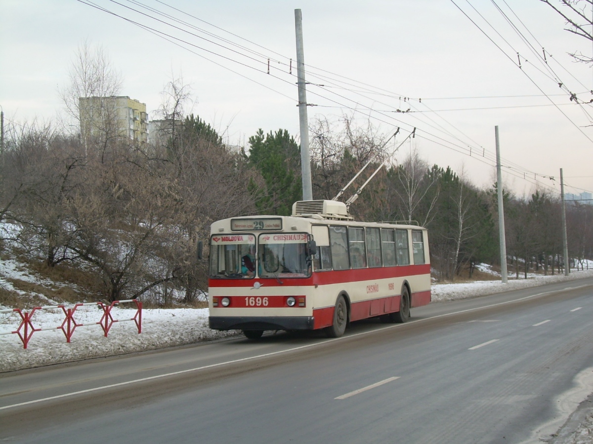 Кишинёв, ЗиУ-682В № 1696