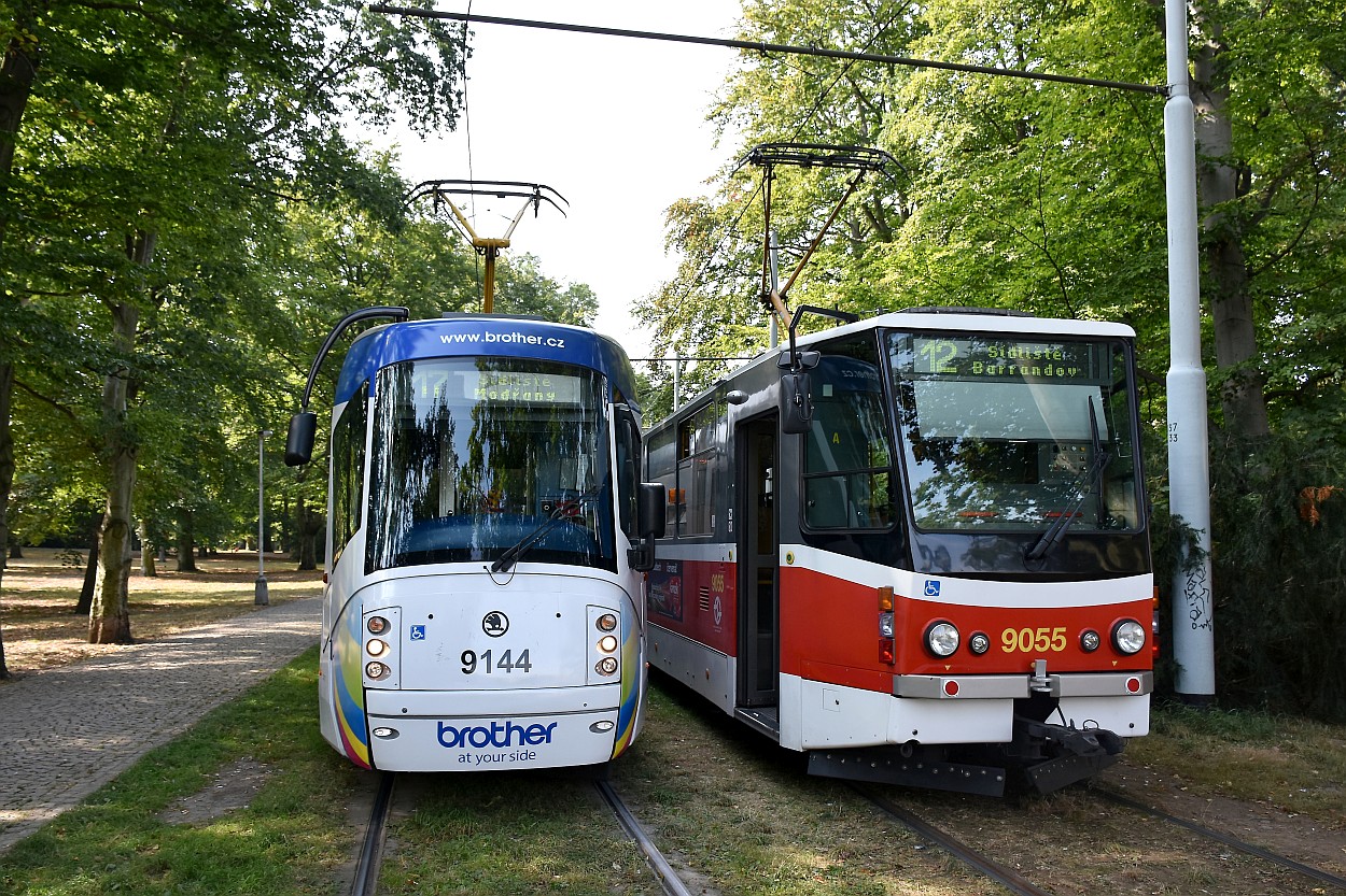 Praha, Škoda 14T Elektra nr. 9144; Praha, Tatra KT8D5R.N2P nr. 9055