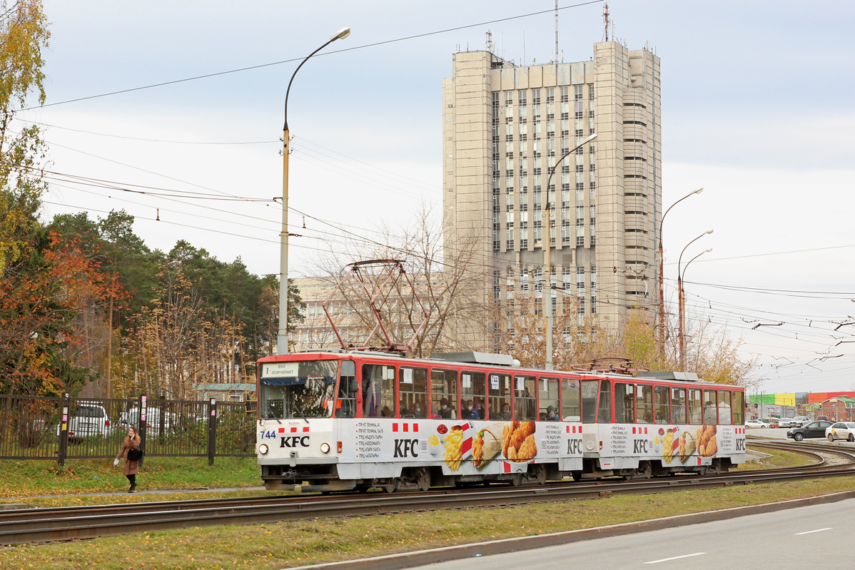 Jekaterynburg, Tatra T6B5SU Nr 744