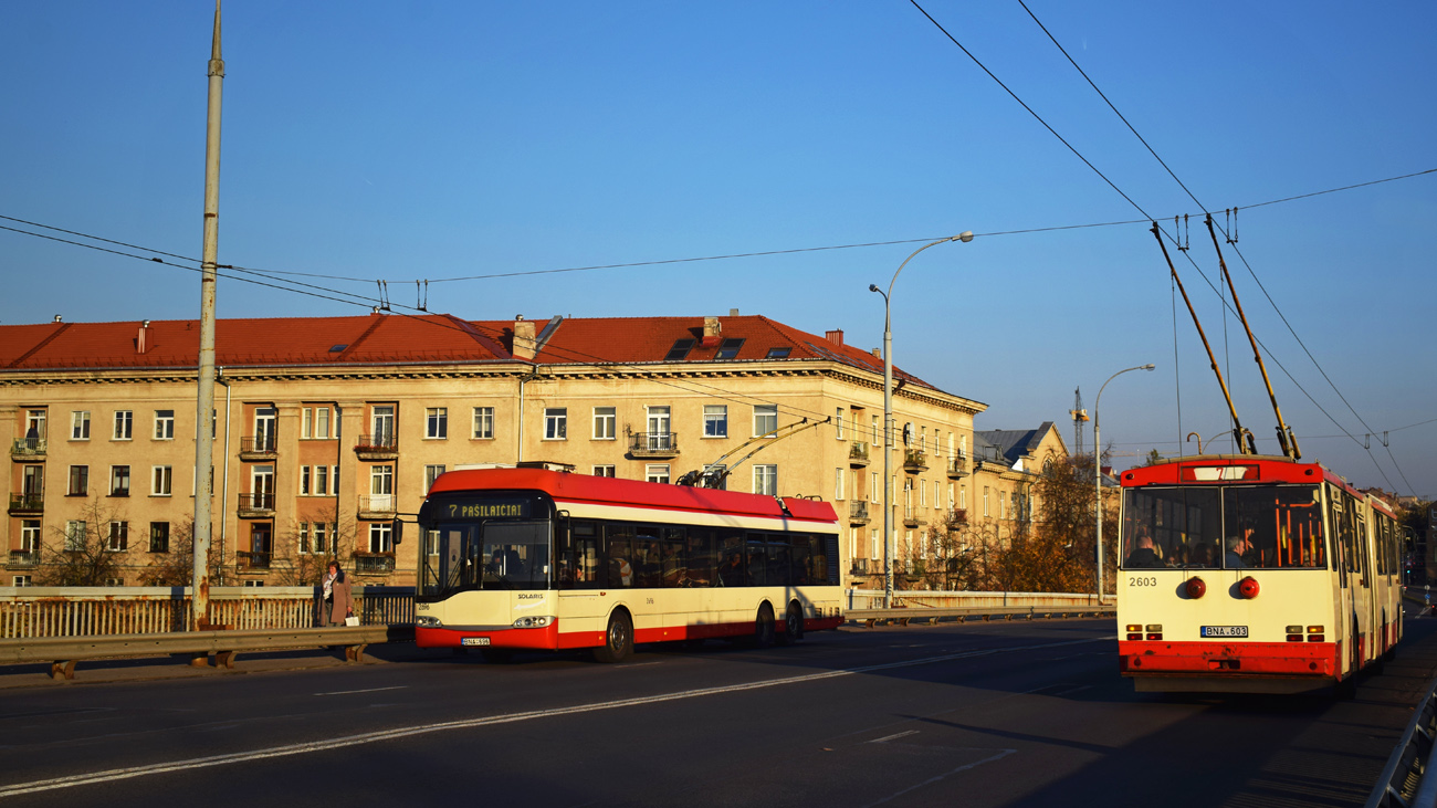 Вильнюс, Solaris Trollino II 15 AC № 2696; Вильнюс, Škoda 15Tr03/6 № 2603