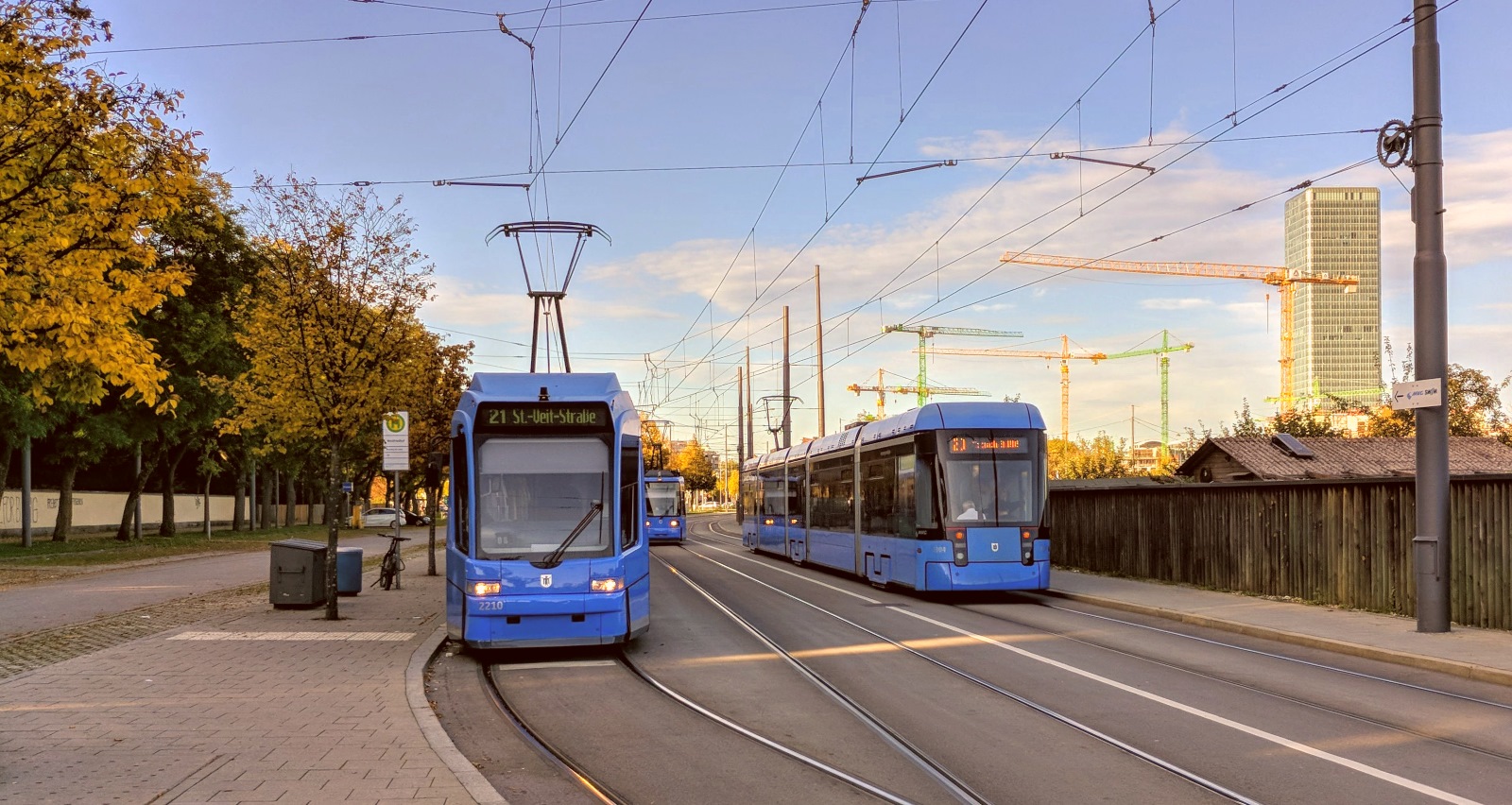 Мюнхен, Adtranz R3.3 № 2210; Мюнхен, Stadler Variobahn S1.4 № 2304