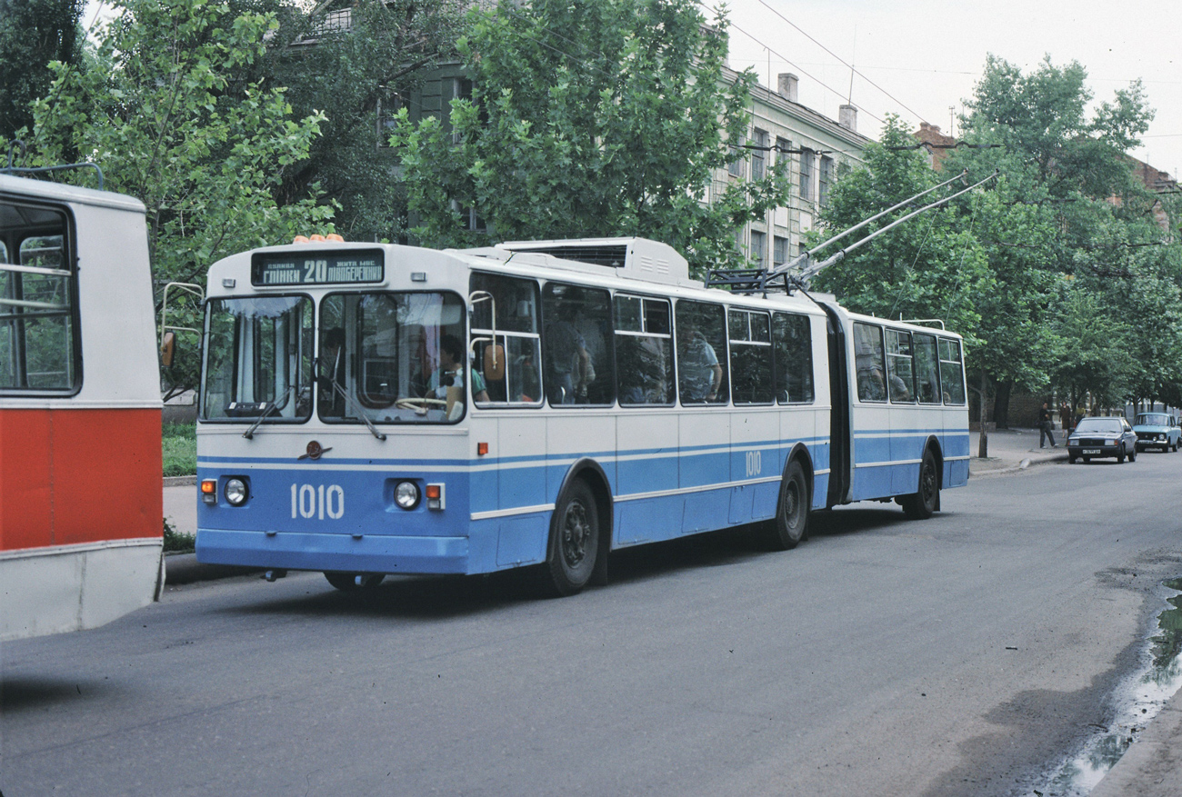 Днепр, ЗиУ-683В01 № 1010; Днепр — Исторические фотографии: Серии иностранных авторов Днепр, ЗиУ-683В01 № 1010; Днепр — Исторические фотографии: Серии иностранных авторов