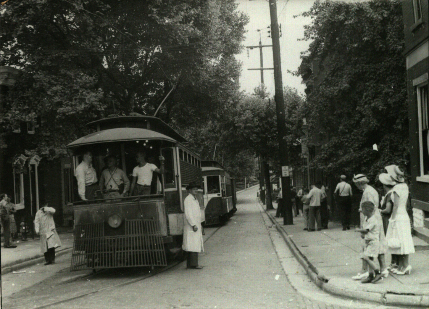 Covington, Brownell 2-axle motor car Nr. Kentucky; Covington — Special Railfans Trip on July 18, 1950 Covington, Brownell 2-axle motor car Nr. Kentucky; Covington — Special Railfans Trip on July 18, 1950