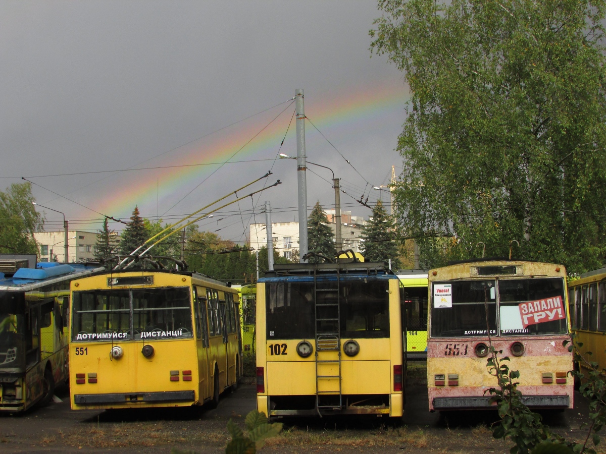 Lvov, Škoda 14Tr89/6 č. 551; Lvov, LAZ E183D1 č. 102; Lvov, Škoda 14Tr89/6 č. 553 Lvov, Škoda 14Tr89/6 č. 551; Lvov, LAZ E183D1 č. 102; Lvov, Škoda 14Tr89/6 č. 553