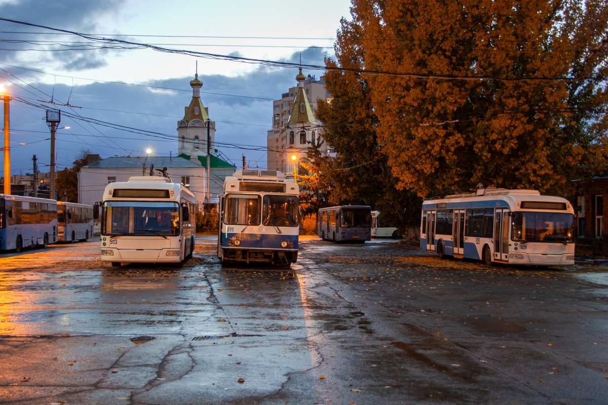Самара, Stadler 321 № 913; Самара, БТЗ-5276-04 № 811; Самара, Stadler 321 № 929; Самара — Троллейбусное депо № 1