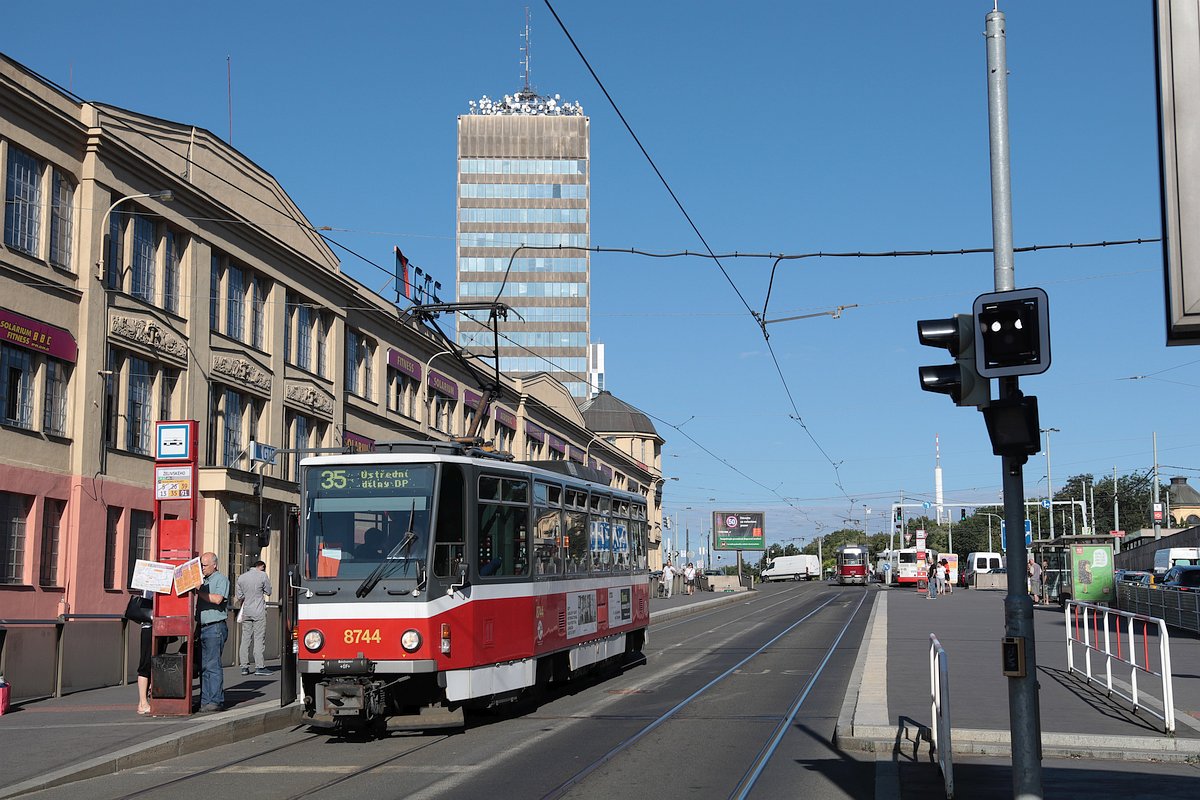Прага, Tatra T6A5 № 8744