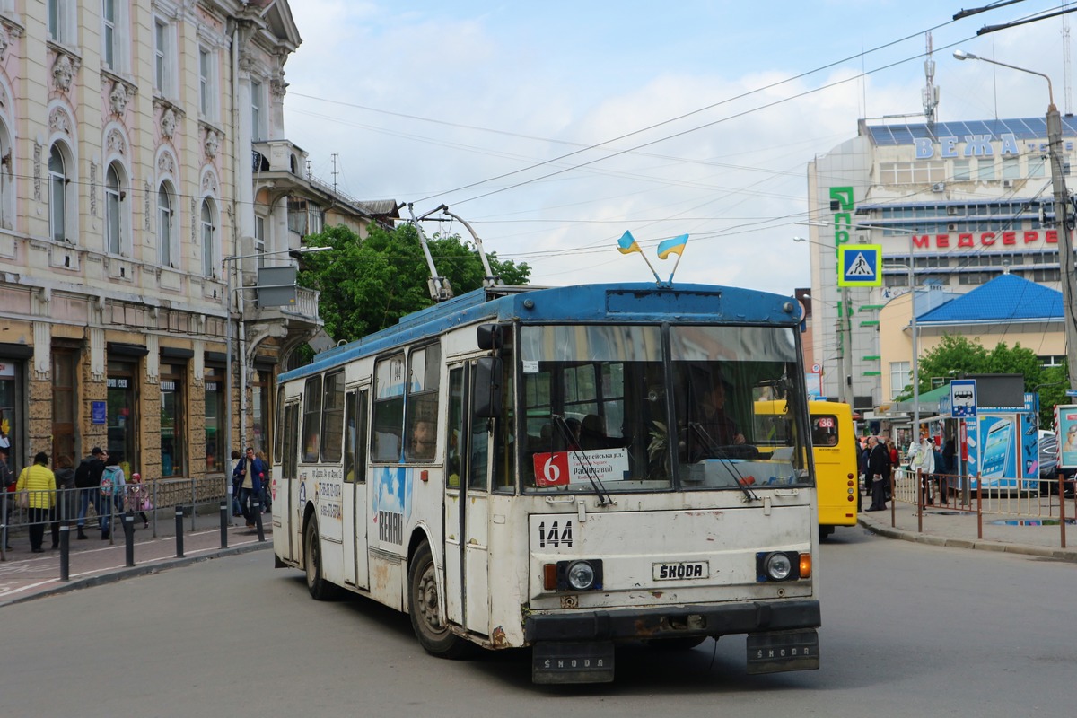 Ивано-Франковск, Škoda 14Tr02/6 № 144 Ивано-Франковск, Škoda 14Tr02/6 № 144