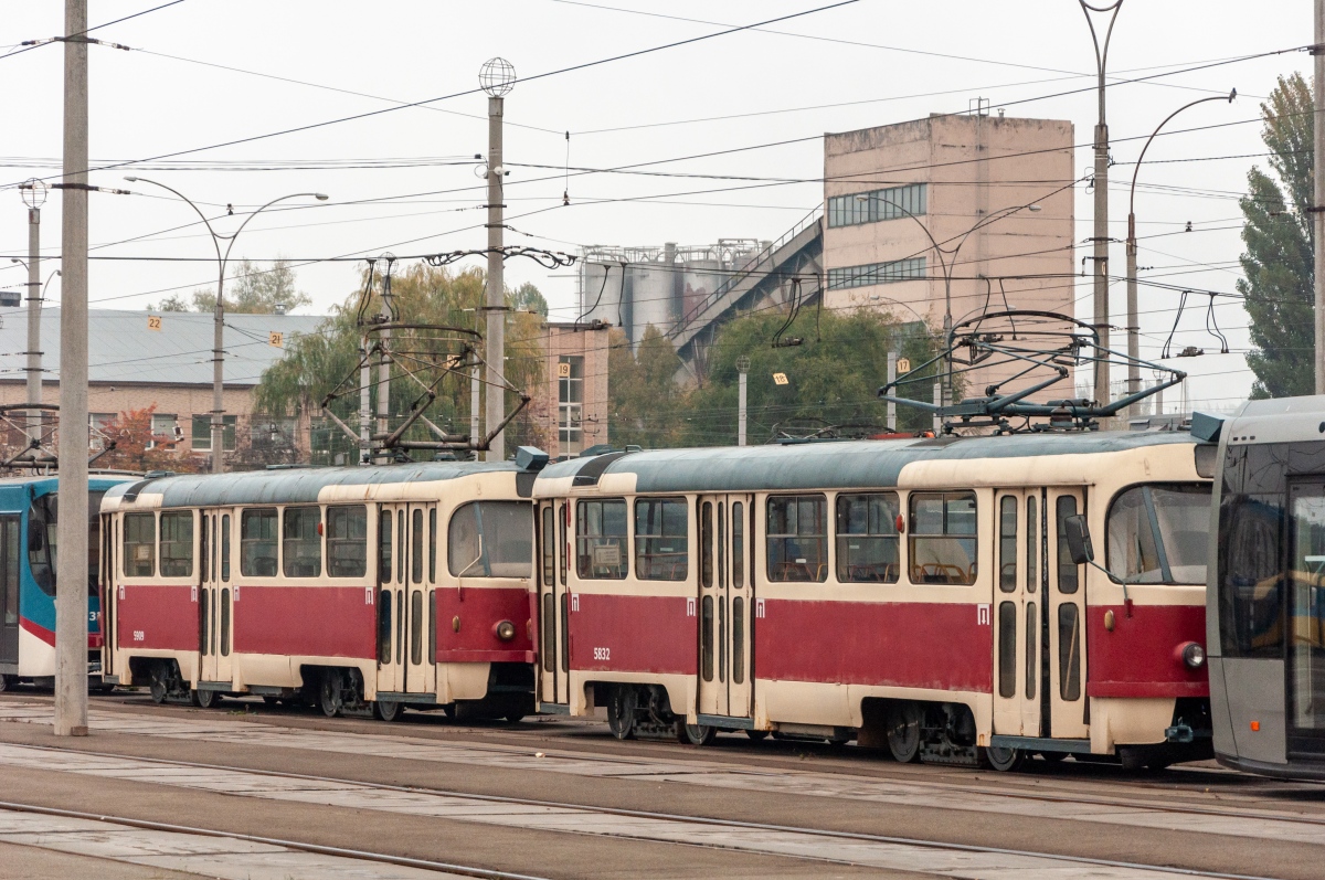 Киев, Tatra T3SU № 5909; Киев, Tatra T3SU № 5832