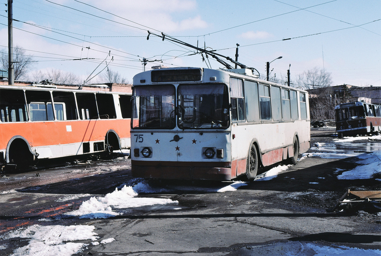Караганда, ЗиУ-682В-012 [В0А] № 75; Караганда — Визит делегации транспортников 21.04.1998; Караганда — Старые фотографии (до 2000 г.); Караганда — Троллейбусный парк