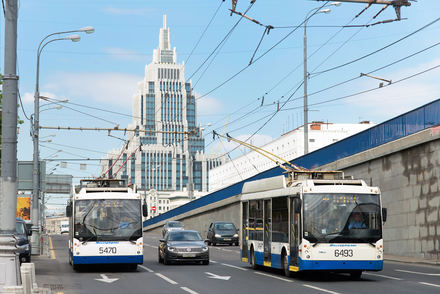 Москва, Тролза-5265.00 «Мегаполис» № 5470; Москва, Тролза-5265.00 «Мегаполис» № 6493