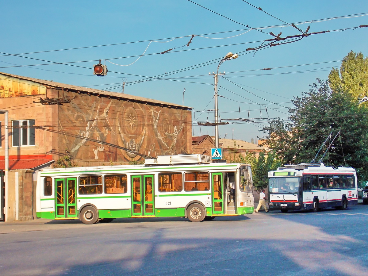 Erewań, LiAZ-5280 Nr 021; Erewań, Berliet ER100 Nr 55