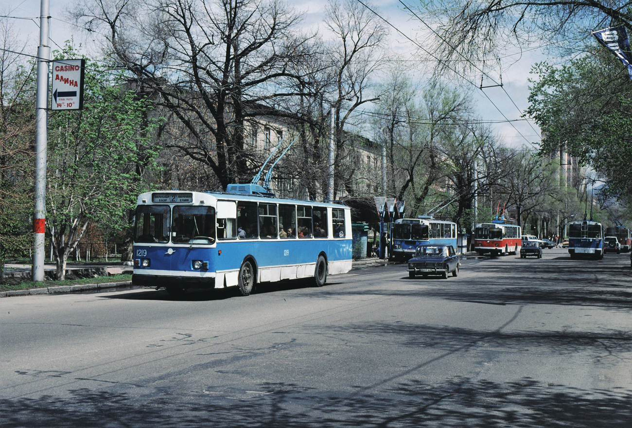 Alma-Ata, ZiU-682V [V00] č. 1219; Alma-Ata, ZiU-682V-012 [V0A] č. 1264