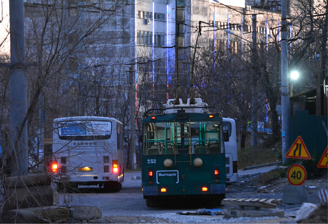 Владивосток, ЗиУ-682Г-016.02 № 252