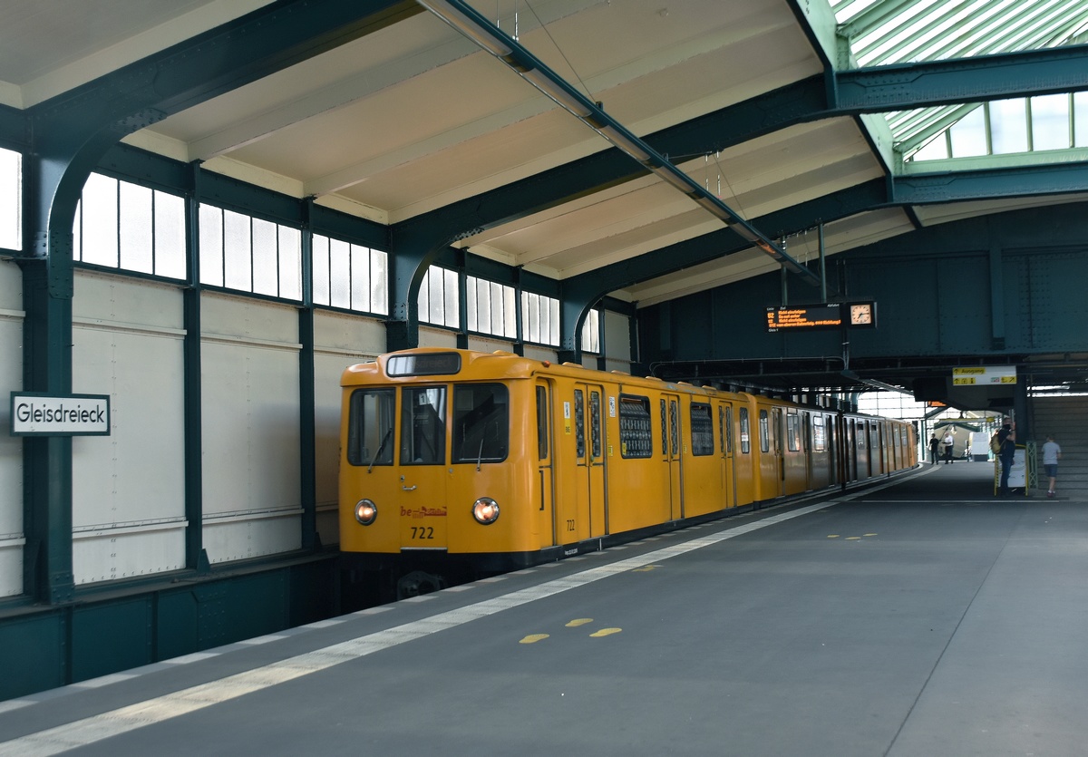 Берлин, BVG A3L71 № 722
