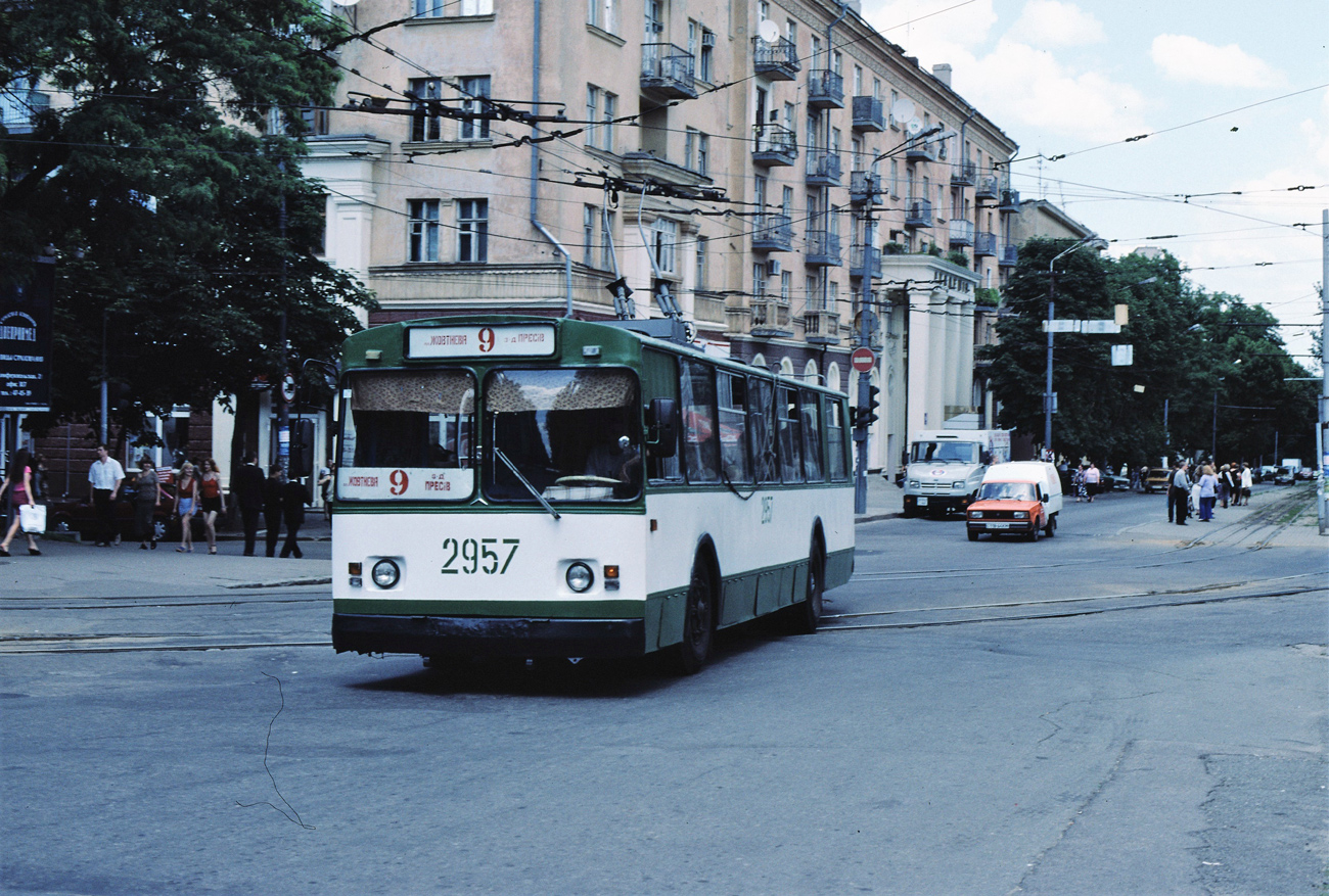 Днепр, ЗиУ-682В-012 [В0А] № 2957; Днепр — Исторические фотографии: Серии иностранных авторов