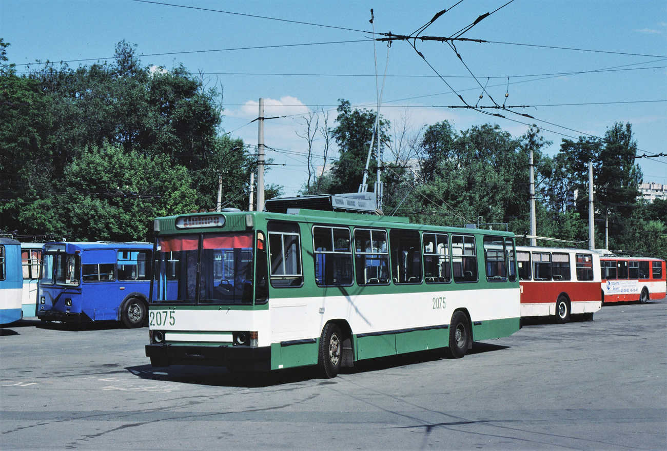 Dnjepar, YMZ T1R (Т2P) Br. 2075; Dnjepar — Old photos: Shots by foreign photographers; Dnjepar — Territory trolley depot Dnjepar, YMZ T1R (Т2P) Br. 2075; Dnjepar — Old photos: Shots by foreign photographers; Dnjepar — Territory trolley depot