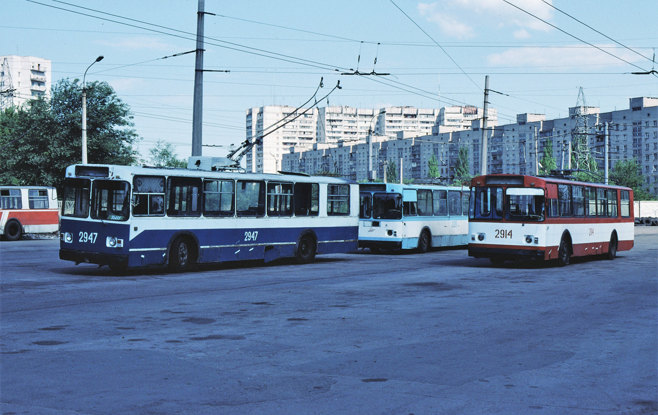 Днепр, ЗиУ-682В-012 [В0А] № 2947; Днепр, ЗиУ-682В [В00] № 2914; Днепр — Исторические фотографии: Серии иностранных авторов; Днепр — Территория троллейбусных депо