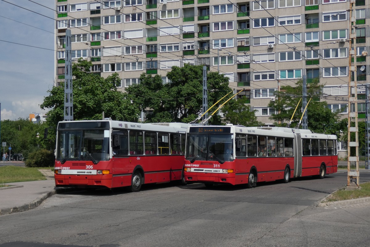 Будапешт, Ikarus 435.81M № 306; Будапешт, Ikarus 435.81F № 311