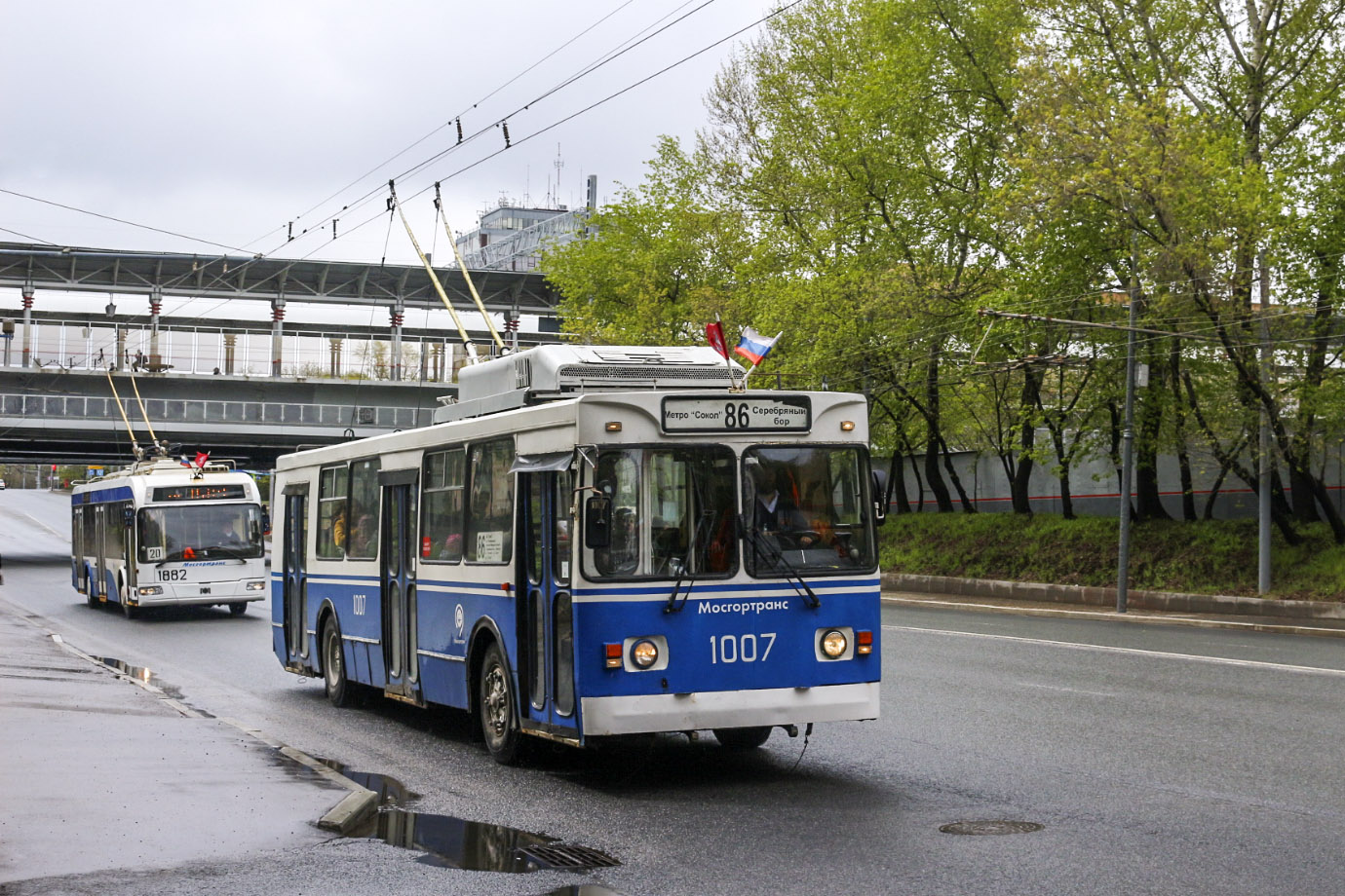 Москва, ЗиУ-682ГМ1 (с широкой передней дверью) № 1007; Москва, БКМ 321 № 1882