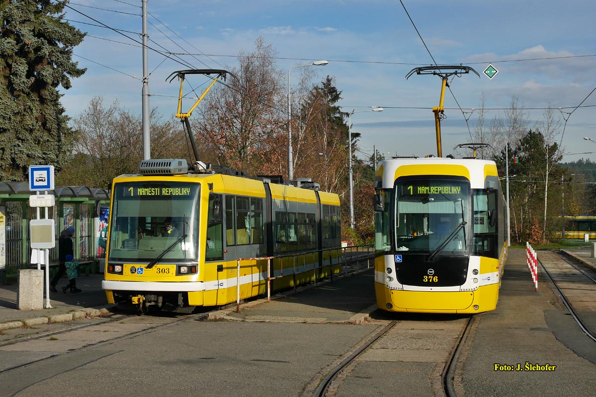 Plzeň, Škoda 03T2 Astra nr. 303; Plzeň, EVO 2 nr. 376