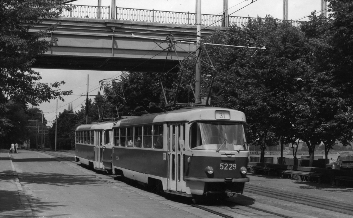 Kijevas, Tatra T3SU (2-door) nr. 5229; Kijevas — Historical photos; Kijevas — Tramway lines: Closed lines Kijevas, Tatra T3SU (2-door) nr. 5229; Kijevas — Historical photos; Kijevas — Tramway lines: Closed lines