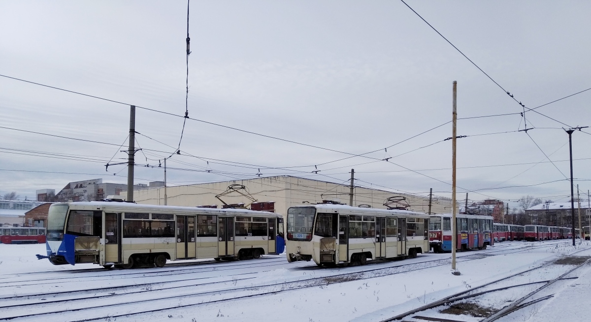 Томск, 71-619КТ № 330; Томск, 71-619КТ № 325; Томск — Трамвайное депо