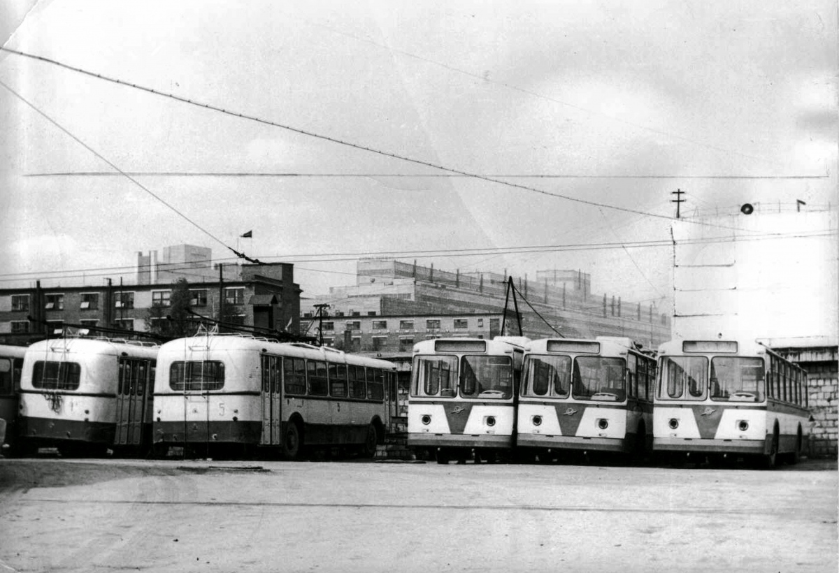Kachkanar, ZiU-5D № 4; Kachkanar, ZiU-5D № 5; Kachkanar, ZiU-682B № б/н-1; Kachkanar, ZiU-682B № б/н-2; Kachkanar, ZiU-682B № б/н-3; Kachkanar — Old photos