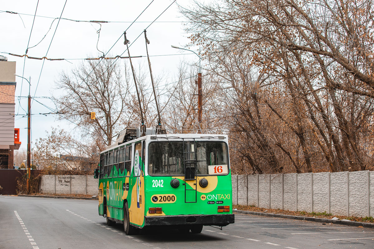 Днепр, ЮМЗ Т1Р (Т2П) № 2042