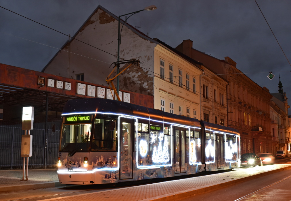 Plzeň, Vario LF2/2 IN Nr. 366; Plzeň — Christmas tram