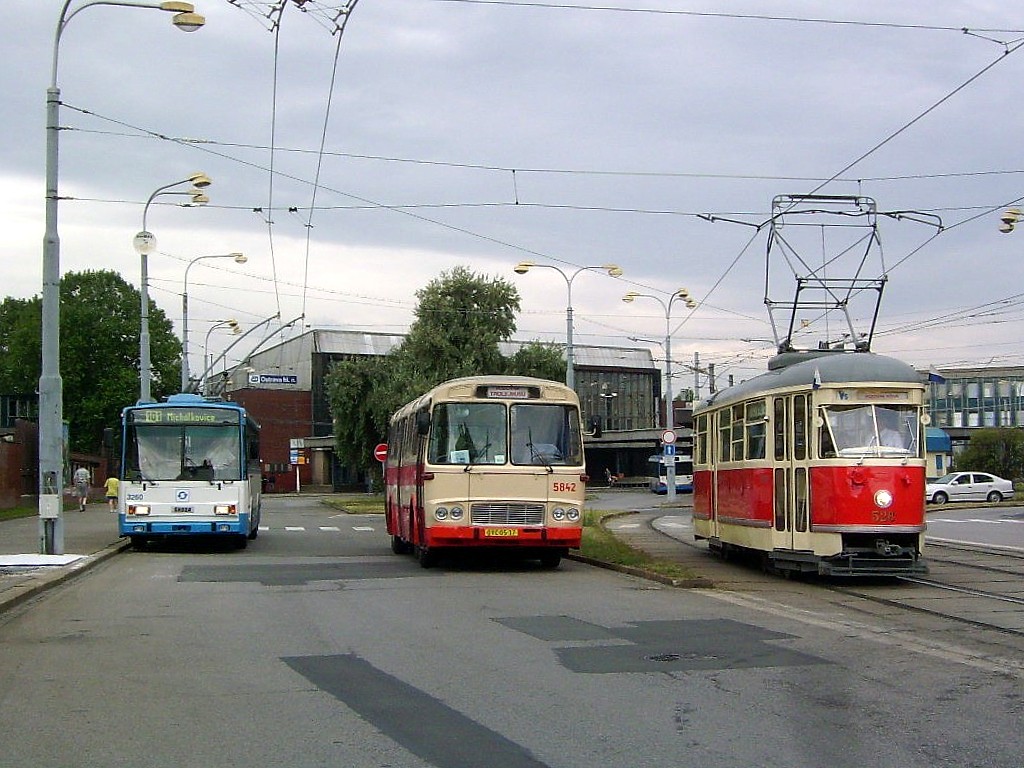 Ostrava, Tatra T1 # 528; Ostrava, Škoda 14TrM # 3260