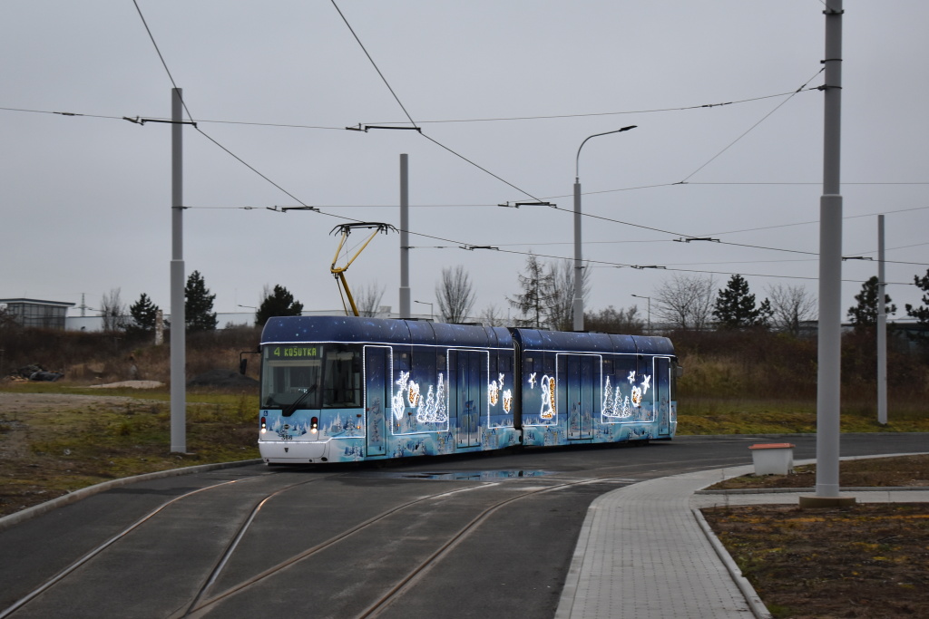 Пльзень, Vario LF2/2 IN № 366; Пльзень — Рождественский трамвай