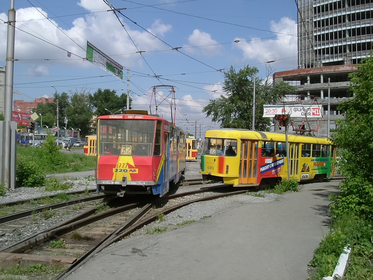 Yekaterinburg, Tatra T6B5SU č. 777; Yekaterinburg, Tatra T3SU č. 690