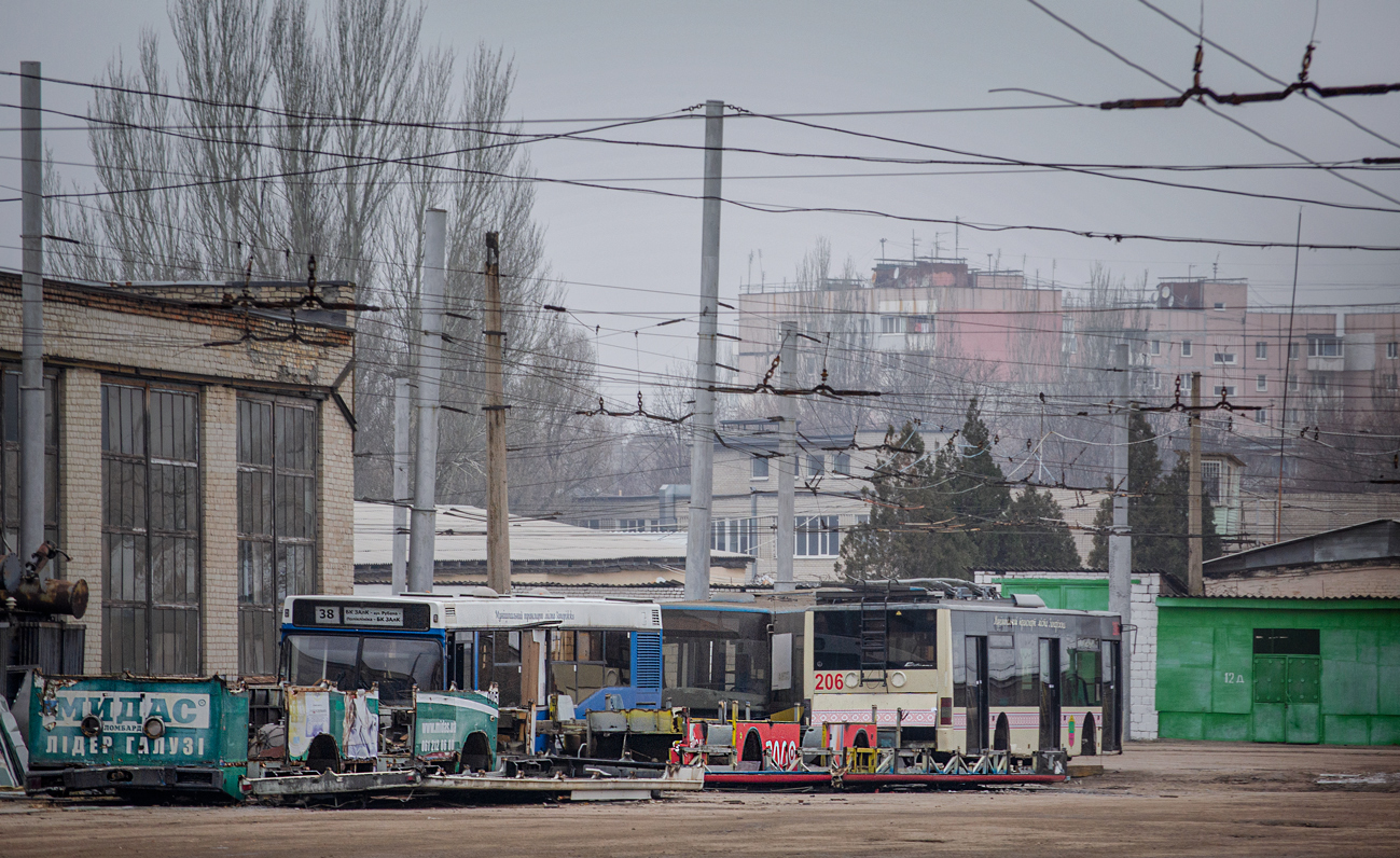 Запорожье, ЮМЗ Т2 № 005; Запорожье, ЛАЗ E183D1 № 207; Запорожье, ЛАЗ E183D1 № 206