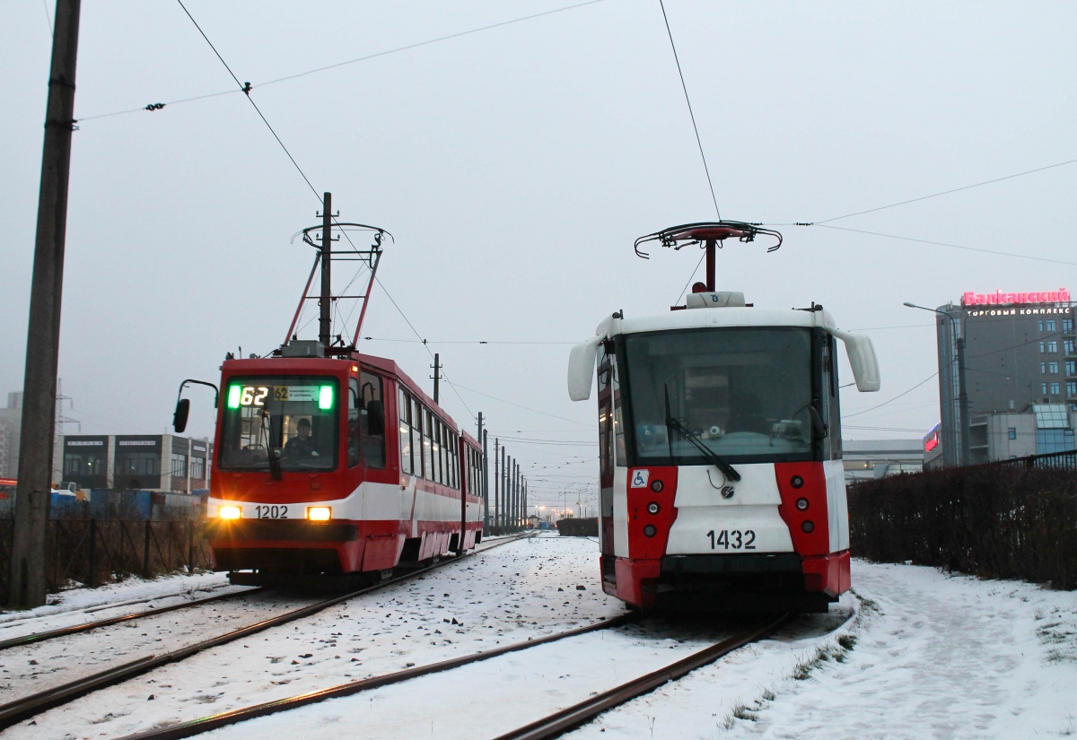 Санкт-Петербург, 71-153 (ЛМ-2008) № 1432; Санкт-Петербург, 71-147А (ЛВС-97А) № 1202