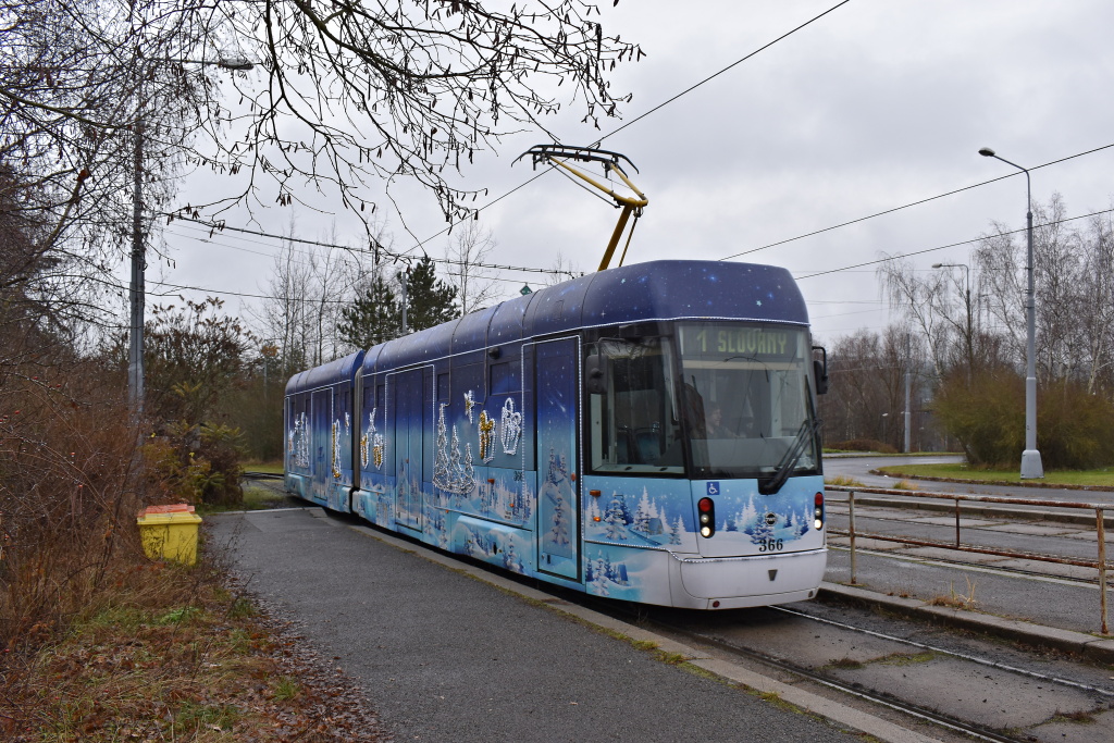 Пльзень, Vario LF2/2 IN № 366; Пльзень — Рождественский трамвай