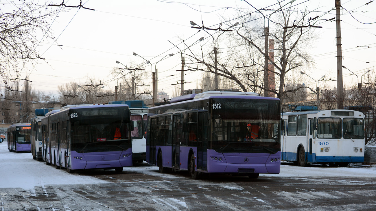 Донецк, ЛАЗ E183A1 № 1512; Донецк, ЛАЗ E301A1 № 1528