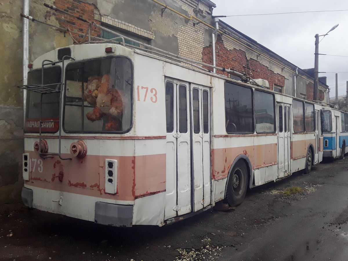 Хмельницкий, ЗиУ-682В № 173