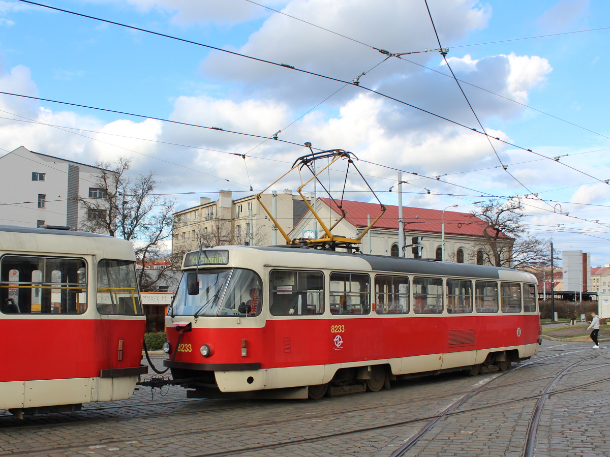 Прага, Tatra T3R.P № 8233