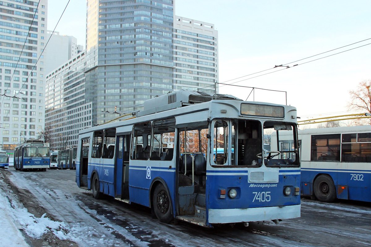 Москва, ЗиУ-682ГМ1 (с широкой передней дверью) № 7405 Москва, ЗиУ-682ГМ1 (с широкой передней дверью) № 7405