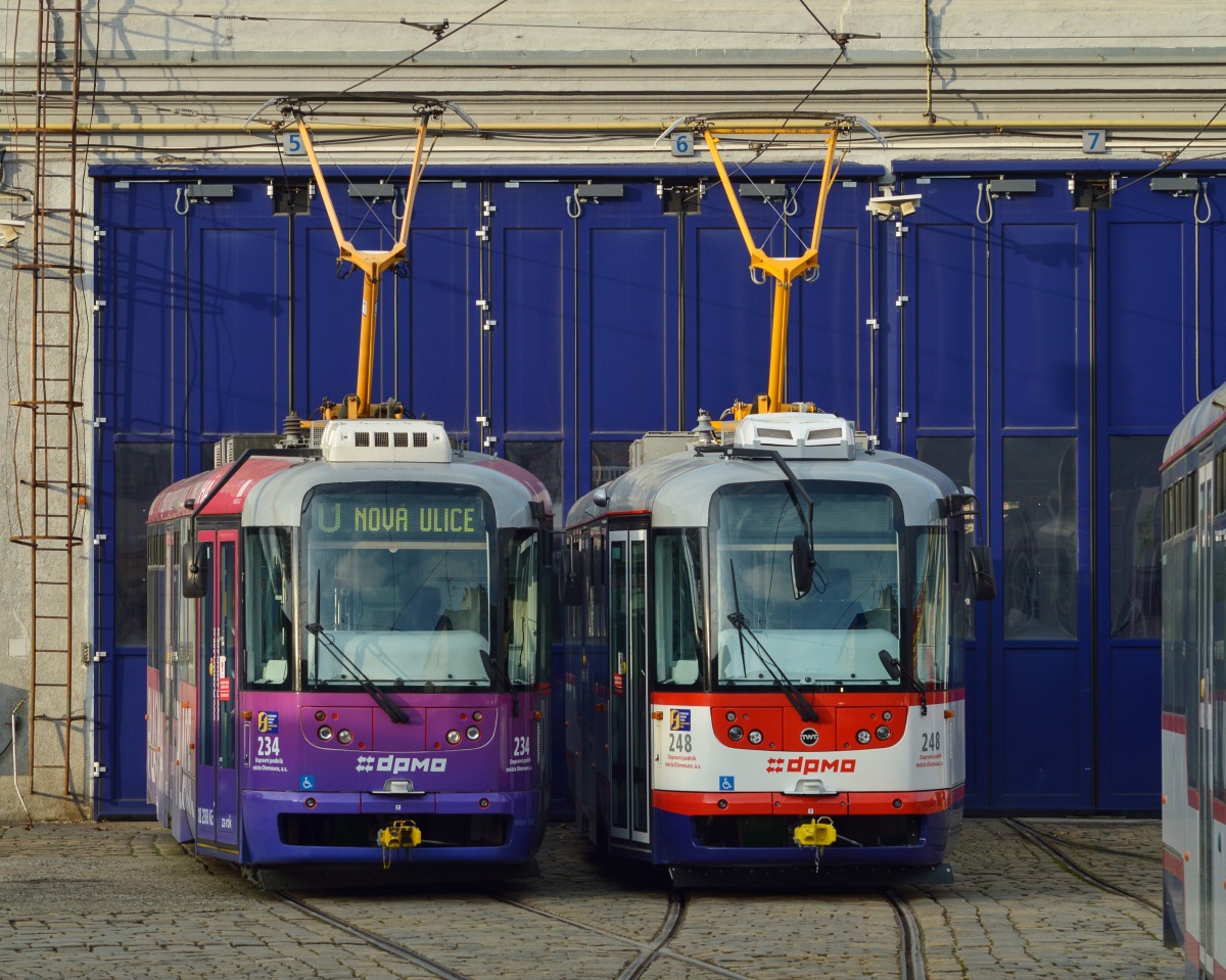 Оломоуц, Vario LFR.E № 234; Оломоуц, Vario LFR.S № 248 Оломоуц, Vario LFR.E № 234; Оломоуц, Vario LFR.S № 248